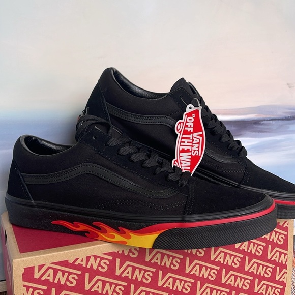 Vans WMNS Old Skool
(Flame Wall) Black/Black
VN0A38G1Q8Q
Sneakers - Picture 10 of 16
